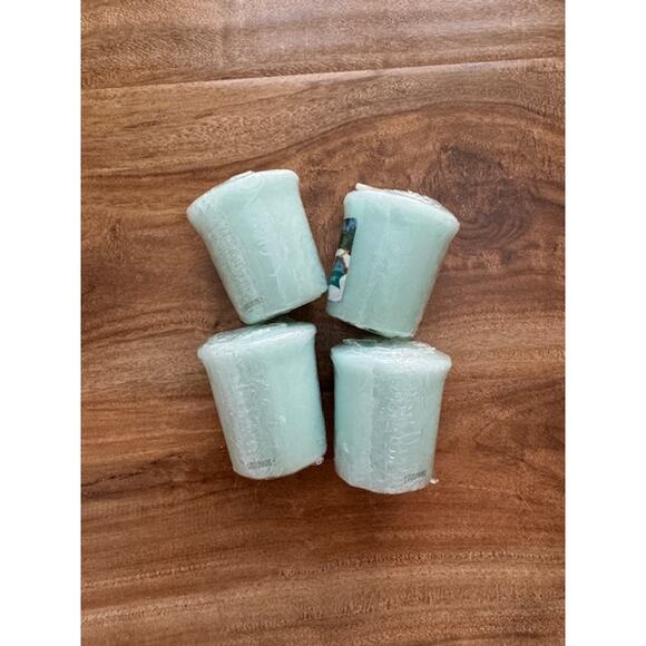 Yankee Candle Island Getaway Scent Votive - Set of 4 - Picture 3 of 3